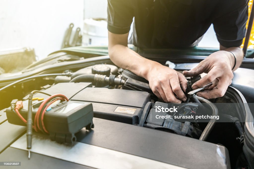 Lucario trabajando en un motor 3